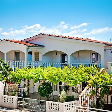 Apartment In In A Beautiful Environment Vir