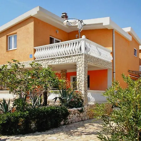 Apartment In In A Beautiful Environment Vir